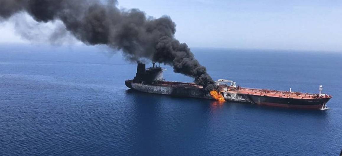 Useat iskut öljysäiliöaluksiin Iranin edustalla sijaitsevilla kansainvälisillä vesillä kesällä 2019 vaikuttivat Yhdysvaltojen ja Iranin välisen konfliktin kärjistymiseen. Kuva: AP Photo ISNA.